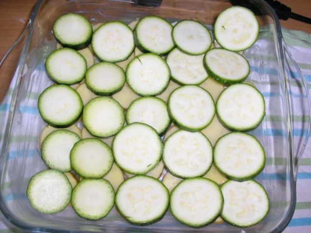 Zapekané nové zemiaky s cuketou (fotorecept) - obrázok 2