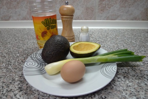 Vajíčko zapečené v avokáde (fotorecept) - obrázok 1