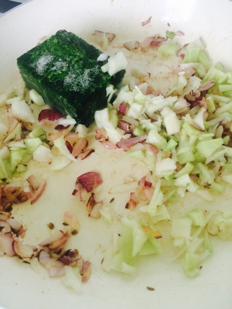 Plnený kaleráb s ryžovými rezancami a šafranovou omáčkou (fotorecept) - obrázok 1