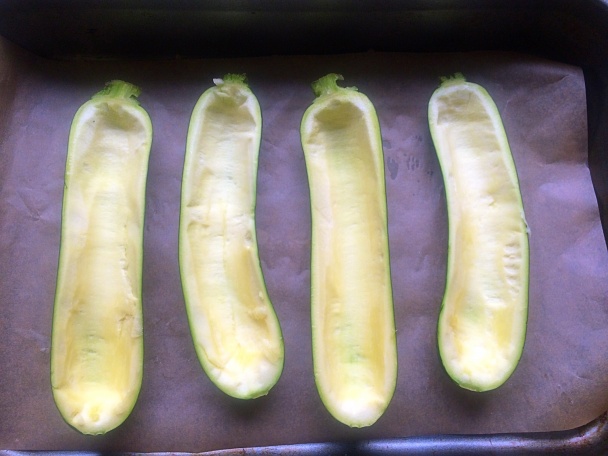 Cuketky plnené bryndzovou plnkou s orechami a paradajkový tartar (fotorecept) - obrázok 1