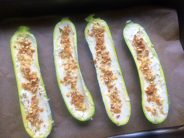 Cuketky plnené bryndzovou plnkou s orechami a paradajkový tartar (fotorecept) - obrázok 2