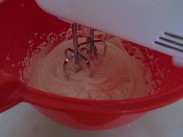 Vanilkovo-kakaové rezy so šľahačkou (fotorecept) - obrázok 3