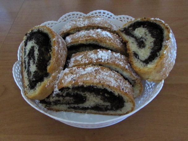 Makový závin s jablkami - obrázok 11