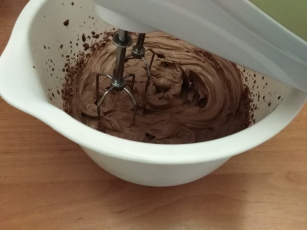 Torta s čokoládovou plnkou k narodeninám (fotorecept) - obrázok 5