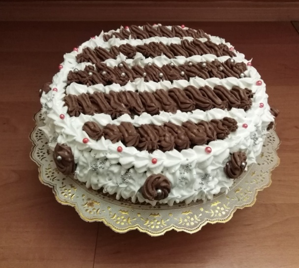 Torta s čokoládovou plnkou k narodeninám (fotorecept) - obrázok 7