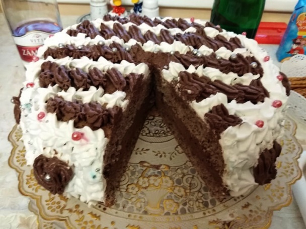 Torta s čokoládovou plnkou k narodeninám (fotorecept) - obrázok 9