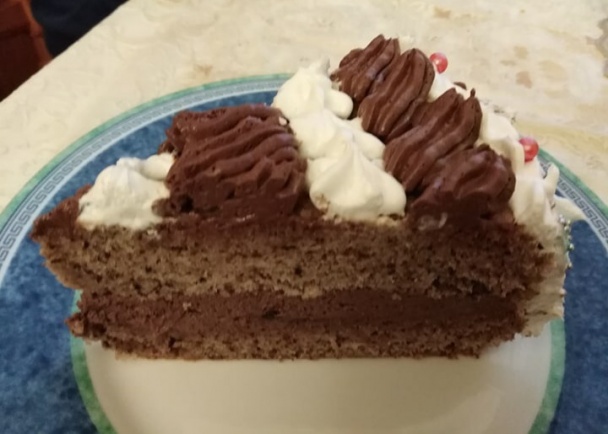 Torta s čokoládovou plnkou k narodeninám (fotorecept) - obrázok 10