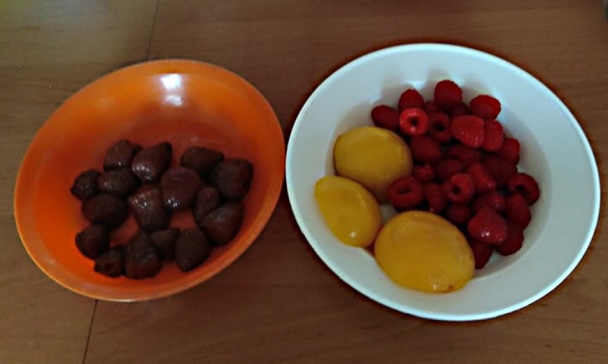 Ovocno-čokoládovo-orieškový koláčik - obrázok 3