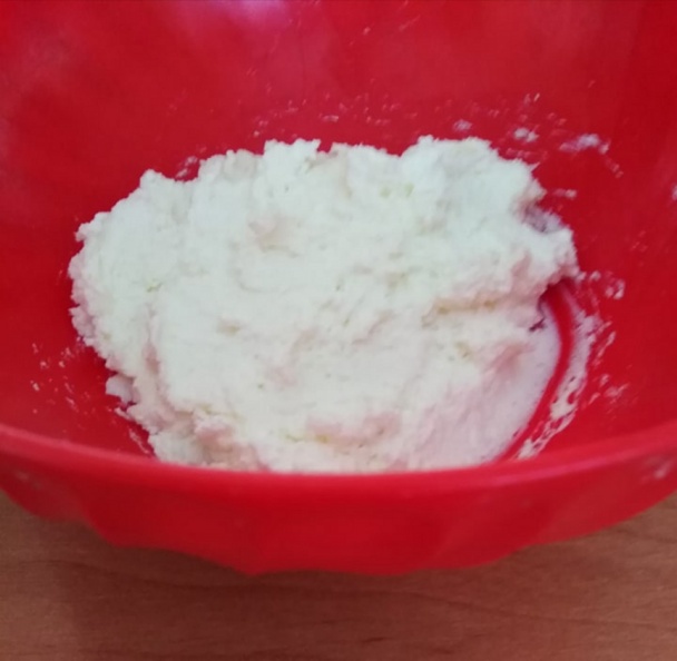 Koláčiky z lístkového cesta plnené tvarohom a hroznom (fotorecept) - obrázok 6