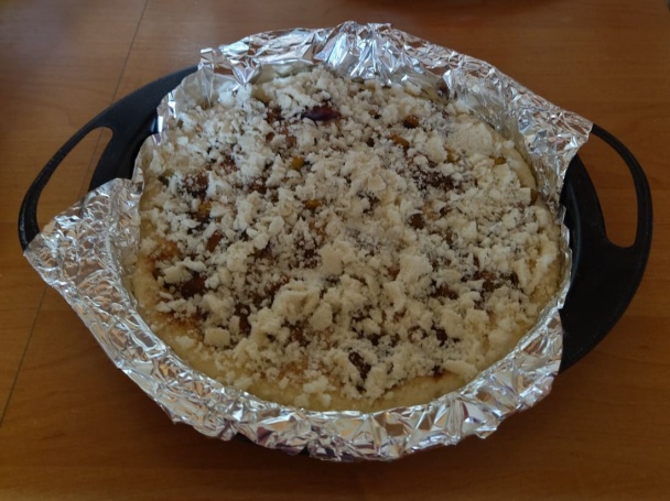 Slivkový kysnutý koláč s mrveničkou - obrázok 4