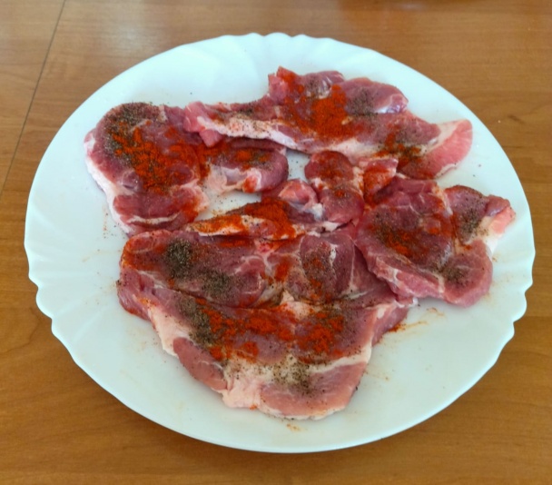 Bravčová krkovička so zeleninou na kyslej smotane (fotorecept) - obrázok 1