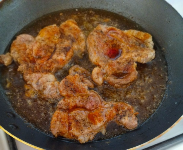 Bravčová krkovička so zeleninou na kyslej smotane (fotorecept) - obrázok 2