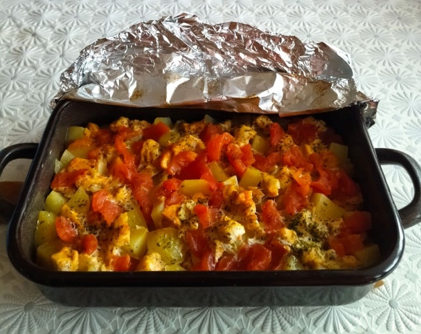 Ochutené zemiaky s kuracími prsami pečené pod alobalom (fotorecept) - obrázok 3