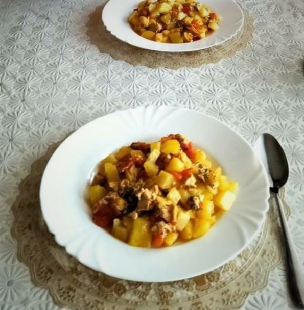 Ochutené zemiaky s kuracími prsami pečené pod alobalom (fotorecept) - obrázok 5