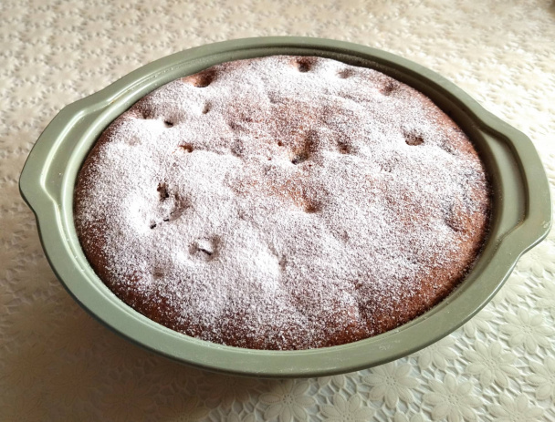 Višňový koláčik s jogurtom v ceste - obrázok 3