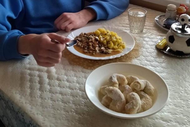 Kuracie prsia na šampiňónoch so zemiakmi - obrázok 6