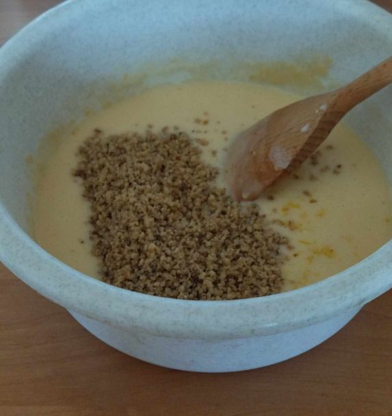 Jablkovo-orechový koláč so skrytou plnkou (fotorecept) - obrázok 3