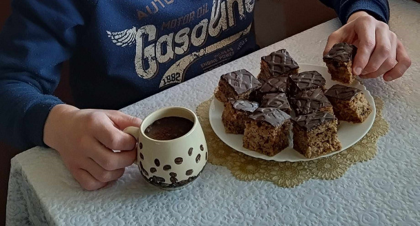 Jablkovo-orechový koláč so skrytou plnkou (fotorecept) - obrázok 12