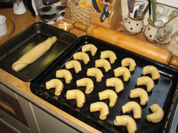 Bratislavské rožky, slávne prešporské bajgle alebo záviny (fotorecept) - obrázok 10