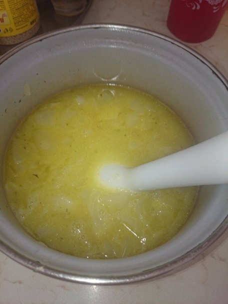 Cibuľová krémová polievka - obrázok 6