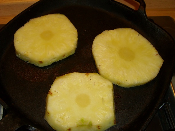 Grilovaný ananás s cottage cheesom (fotorecept) - obrázok 1