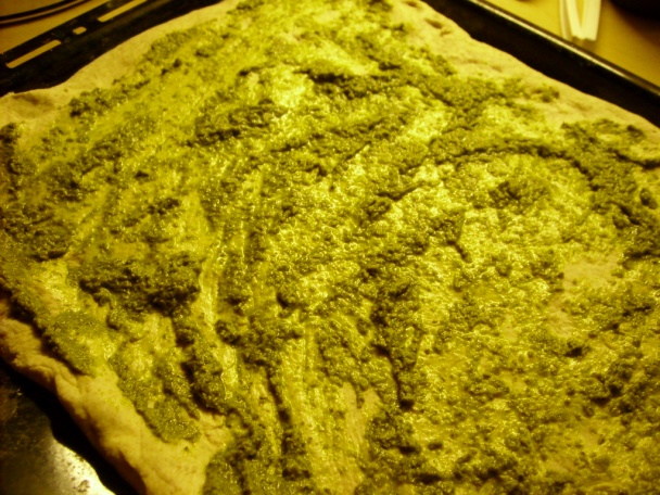 Pizza s pestom, špargľou, prosciuttom a sušenými paradajkami (fotorecept) - obrázok 2