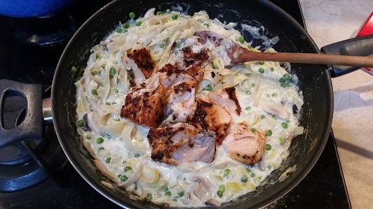 Smotanovo-cuketové cestoviny s lososom - obrázok 11