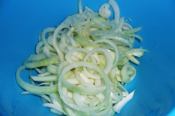 Koláč s karamelizovanou cibuľou (fotorecept) - obrázok 3