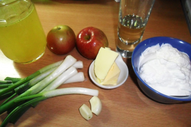 Pšenično - sójové plátky v jablkovo - cibuľkovej omáčke (fotorecept) - obrázok 1