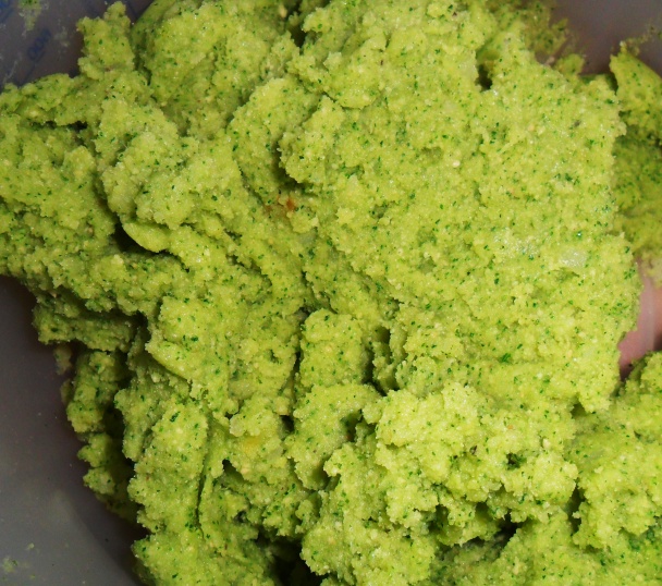 Dvakrát pečené zemiaky s rukolovo - mangoldovým pestom (fotorecept) - obrázok 9