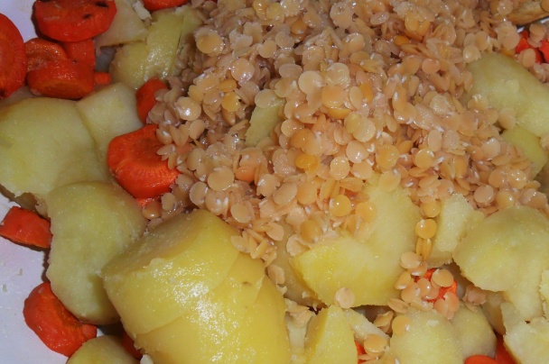 Zemiakovo - mrkvový šalát so šošovicou (fotorecept) - obrázok 5