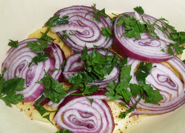 Zapekané zemiaky s cibuľou - ľahšia verzia (fotorecept) - obrázok 5