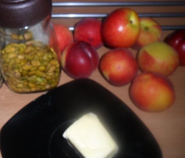 Nektarinky s pistáciami a ružová pena (fotorecept) - obrázok 1