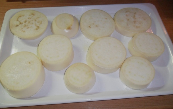 Grilovaný biely baklažán s farebnou čiapočkou (fotorecept) - obrázok 2