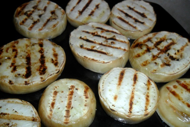 Grilovaný biely baklažán s farebnou čiapočkou (fotorecept) - obrázok 3