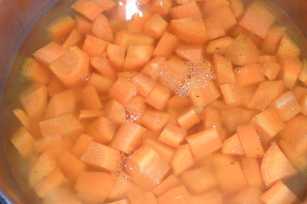 Špagety s mrkvovo- orieškovou omáčkou (fotorecept) - obrázok 2