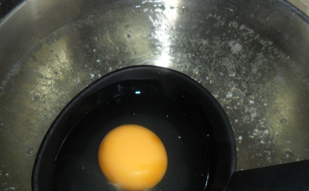 Zemiaky a hrášok so stratenými vajíčkami (fotorecept) - obrázok 9