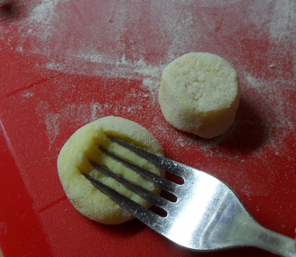 Paštrnákové knedličky s rukolovým pestom (fotorecept) - obrázok 9