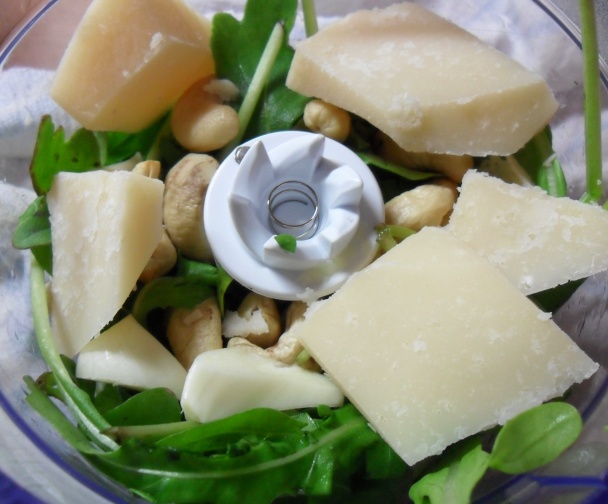 Paštrnákové knedličky s rukolovým pestom (fotorecept) - obrázok 12