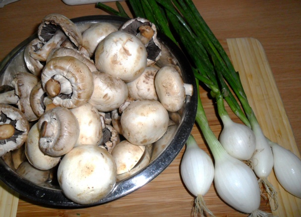Hubový koláč s jarnou cibuľkou (fotorecept) - obrázok 4