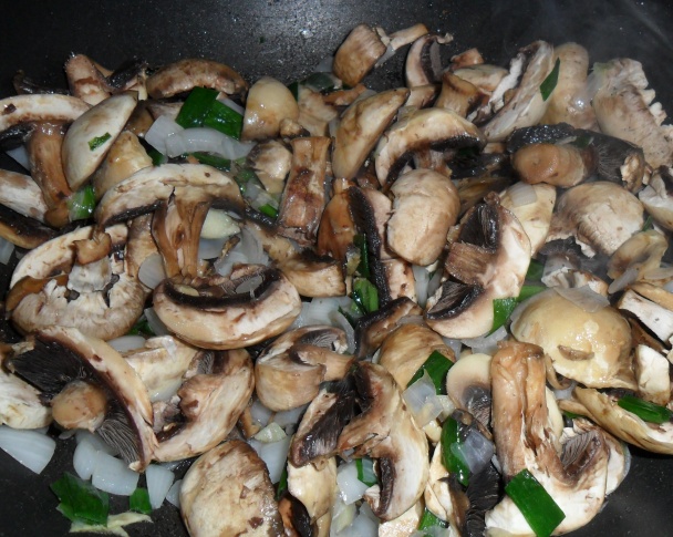 Hubový koláč s jarnou cibuľkou (fotorecept) - obrázok 6