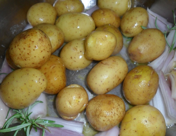 Zemiaky, kuriatka a šalotka s omáčkou z červeného vína (fotorecept) - obrázok 3