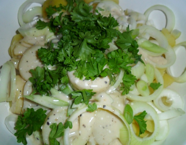 Zemiakový šalát s pivnou zálievkou (fotorecept) - obrázok 9