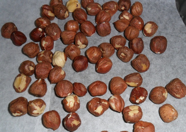 Jahodovo - čokoládovo - orieškové pralinky (fotorecept) - obrázok 2