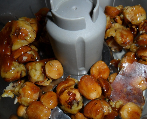 Jahodovo - čokoládovo - orieškové pralinky (fotorecept) - obrázok 7