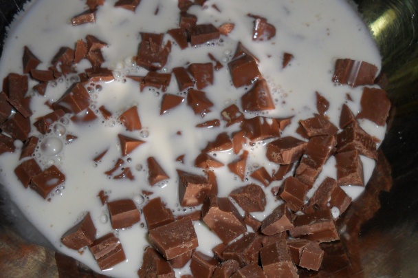 Jahodovo - čokoládovo - orieškové pralinky (fotorecept) - obrázok 10