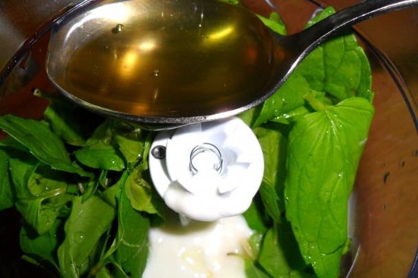 Špíz s mätovou omačkou a omáčkou z pečeného cesnaku (fotorecept) - obrázok 11