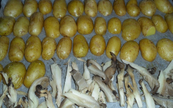 Šalát z pečených zemiakov, hlivy a baklažánov (fotorecept) - obrázok 4