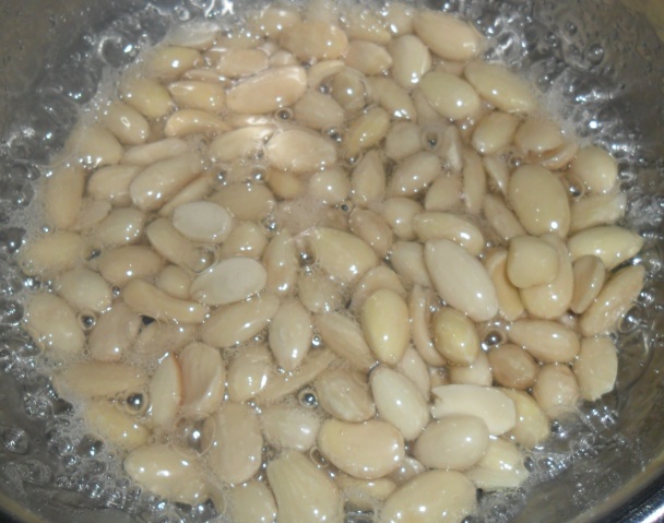 Mandľové pralinky s pukancami z prosa (fotorecept) - obrázok 3