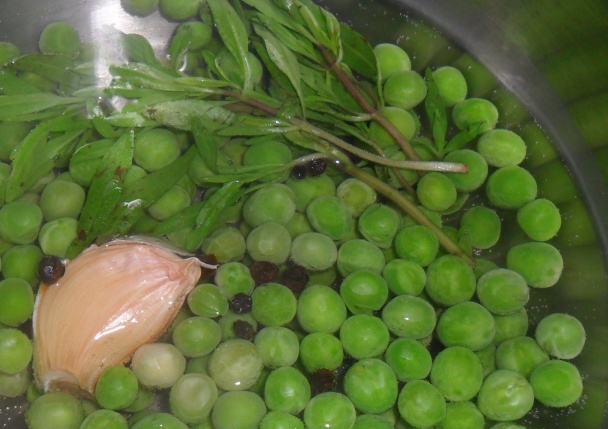 Cuketové ravioli s rýdzikmi, feniklom a hráškovým pyré (fotorecept) - obrázok 12